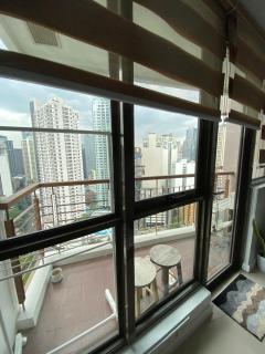 Prime Location and Affordable Studio Condo in Legaspi Village, Makati with City view - 9