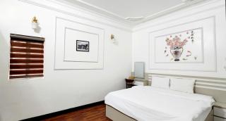 The Lake Silk Hotel & Travel - 1