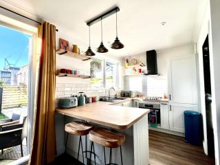 3-Bedroom Holiday Home, Newquay with Garden & Parking - 150 Steps to the Beach! - 9