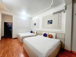 The Lake Silk Hotel & Travel - 2