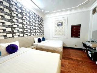 The Lake Silk Hotel & Travel - 4