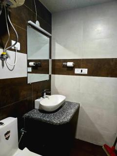 Himalayan View Hotel - Balcony & Mountain View Rooms - 1