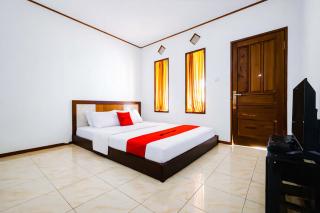 RedDoorz at Pondok Alief near Pantai Ujung Genteng 3 - 0