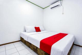 RedDoorz at Pondok Alief near Pantai Ujung Genteng 3 - 5