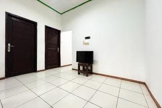 RedDoorz at Pondok Alief near Pantai Ujung Genteng 3 - 4