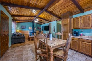 Roadrunner - Cozy Cabin - Whirlpool and Hot Tub - 5