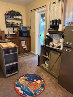 2 Bedroom Private 1500ft Hot Tub Sauna Gym - 8