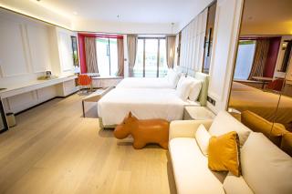 YOHO Treasure Island Hotel - 2