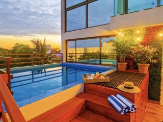 One Bedroom Apartment with King Bed Pool Gym and Fast WiFi Near the Beach 204 - 3