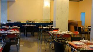 J Two S Pratunam Hotel - 9