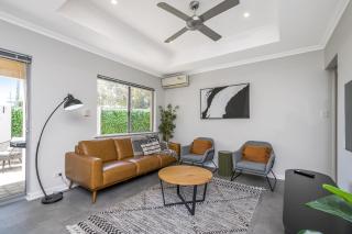 Luxury on Lewes - 3BR Free Wi-Fi - 8