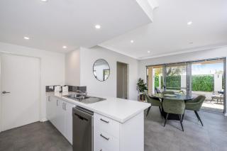 Luxury on Lewes - 3BR Free Wi-Fi - 6