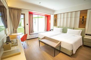 YOHO Treasure Island Hotel - 9