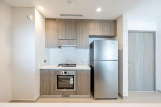 Bloomfields New 1BR, Yas Golf Collection, Al Batros - 1