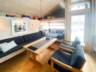 Modern Mountain Cabin Near Hiking Terrain - 4