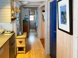 Modern Mountain Cabin Near Hiking Terrain - 3