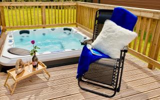 Hot Tub Private Lodge - Fountain Fishing Lakes - 9