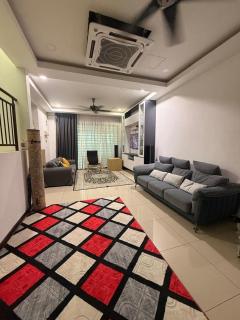 Saujana KLIA 4BR 10 beds Transit Home Near Airport - 0