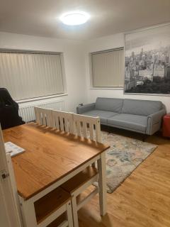 Double bedroom bungalow near Birmingham Airport, NEC,HS2,JLR & Town centres in Solihull - 7