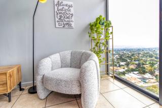 Skyline Hideout XL King Bed FREE Parking Views - 5