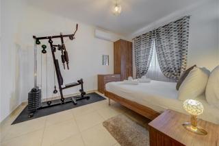 Bright and Airy 3BR with Private Terrace by 360 Estates - 7