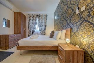 Bright and Airy 3BR with Private Terrace by 360 Estates - 3