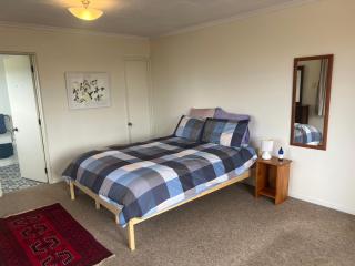 Artists Retreat Apartment Stay for Couples and Creatives - 9