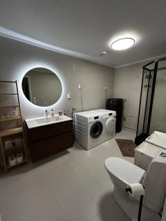 Cozy Apartment - Near Downtown - Parking - 7