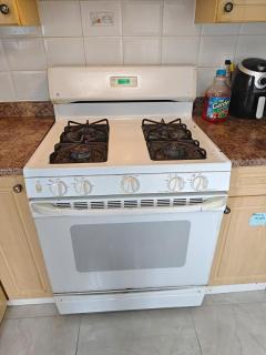 Vancouver Private Rooms - Free Parking, Fast Wi-Fi, Easy Transit - 15 mins Downtown & 11 mins Airport - 4