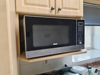 Vancouver Private Rooms - Free Parking, Fast Wi-Fi, Easy Transit - 15 mins Downtown & 11 mins Airport - 2