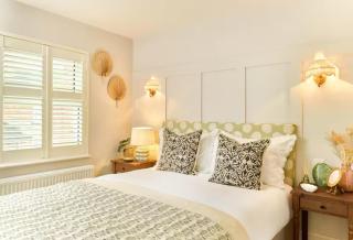 The Salt House - sleeps up to 6 guests - 7