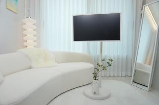 White Modern Stay - 1