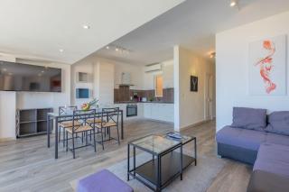 Sea View Retreat 2 - 3