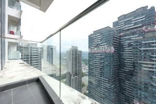 Reizz Residence by Greenhome - 8