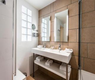 Hotel The Canvas International Near Delhi Airport - 3