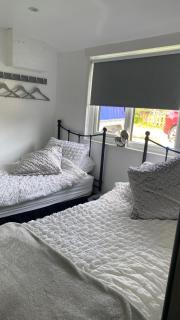 2 bedroom modern cabin near snowdonia national park - 4