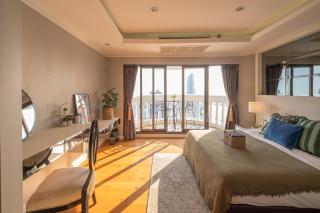 Best River View - Newly Renovate in Great Location - 2