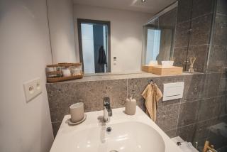 Modern Downtown Apartment - 2