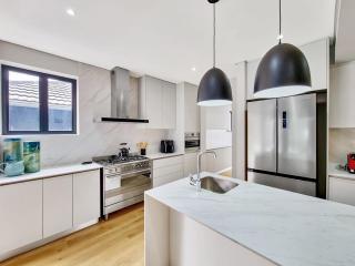 Luxurious Family home in Newlands with Pool - 7