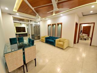 Spacious 5BHK entire luxury floor - 9
