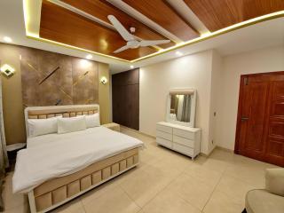 Spacious 5BHK entire luxury floor - 2