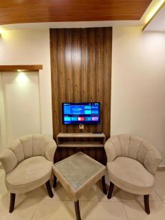 Spacious 5BHK entire luxury floor - 1