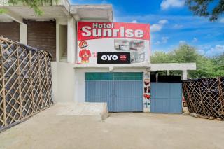 SPOT ON by OYO Hotel Sunrise - 3