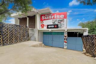 SPOT ON by OYO Hotel Sunrise - 4