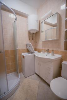 Vibrant & Cozy - A Colorful Bratislava Base - 5