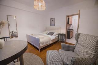 Vibrant & Cozy - A Colorful Bratislava Base - 4