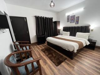 Cedar Woods - A Boutique Resort In House Parking - 9