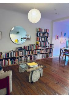 Beautiful Room in Contemporary Altbau ! - 0