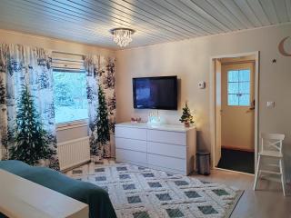 Winter Woods family room - 9