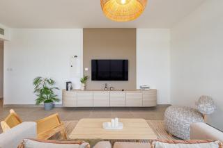 Unique Luxury - Saadiyat 2 BDR - Designer's Dream - 5 min walk from NYU - 5 min from Louvre, Zayed Museum, Mamsha - 1